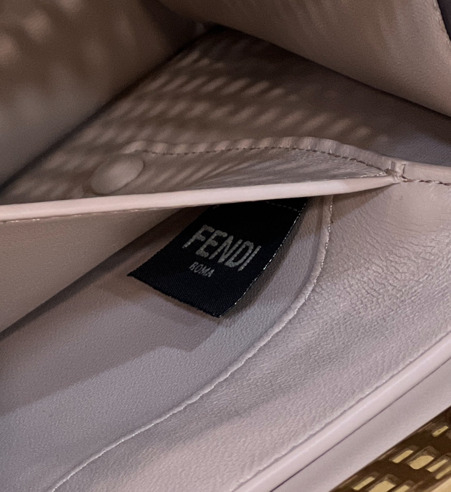 펜디 피카부아이씨유 화이트브라운7.jpg