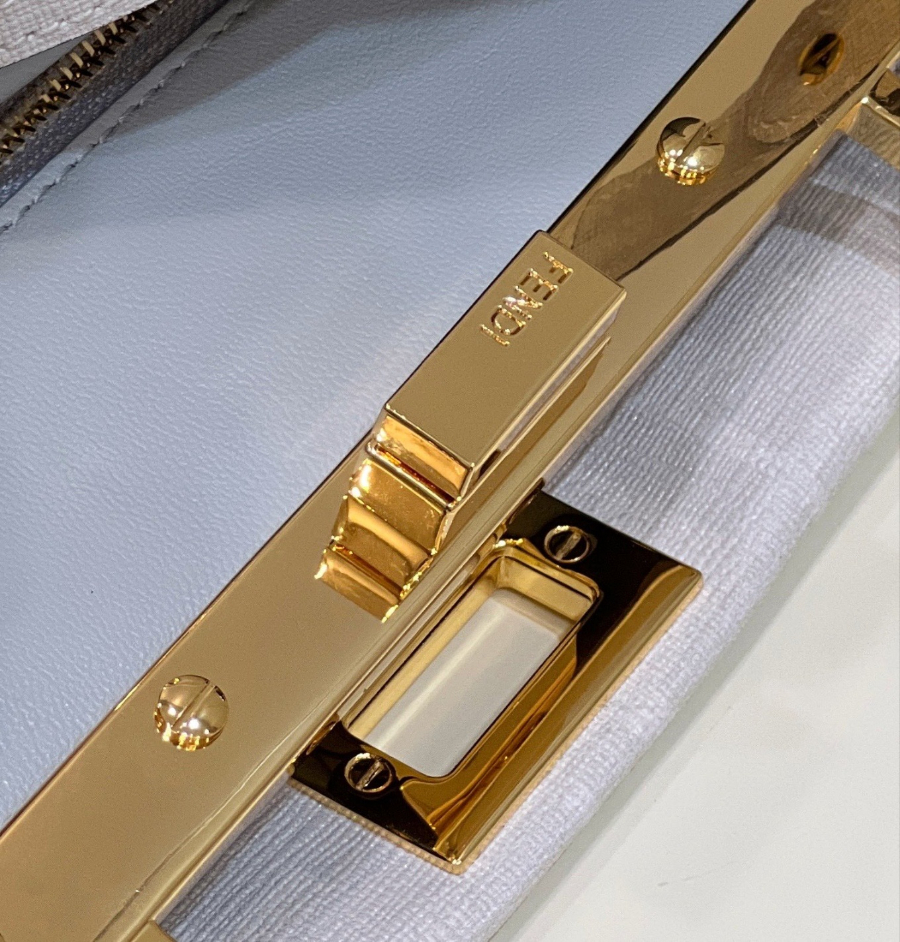 펜디 피카부아이코닉 화이트멀티7.jpg