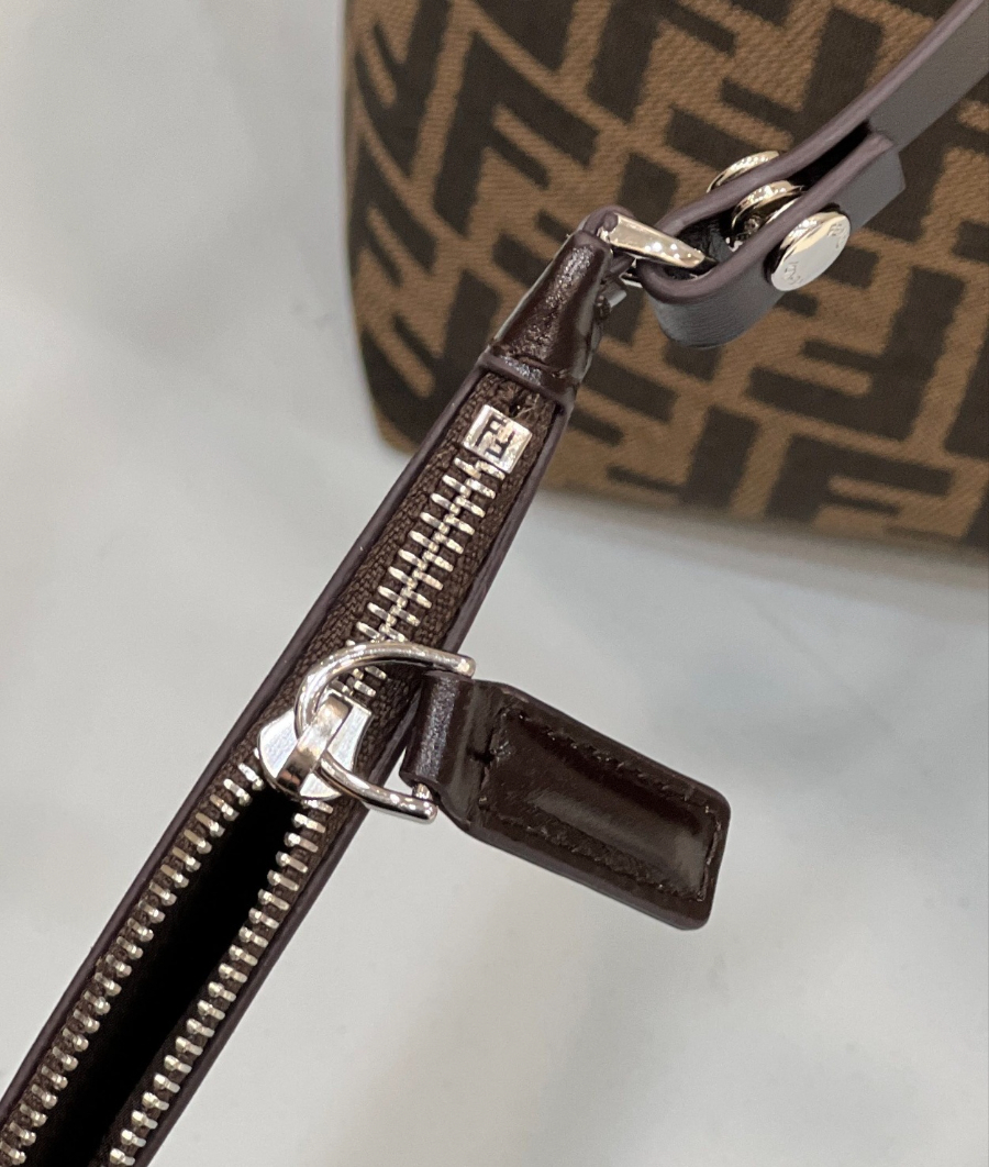 펜디 쇼퍼백 다크브라운8.jpg