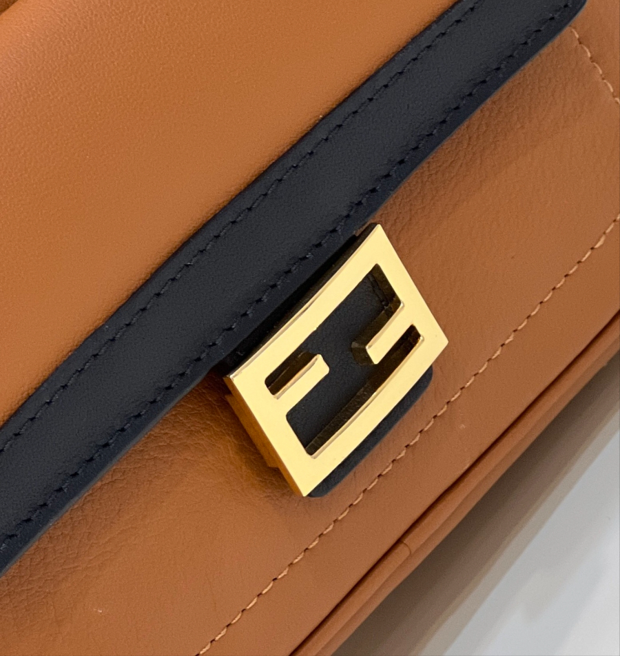 펜디 이지피카부백 딥브라운5.jpg