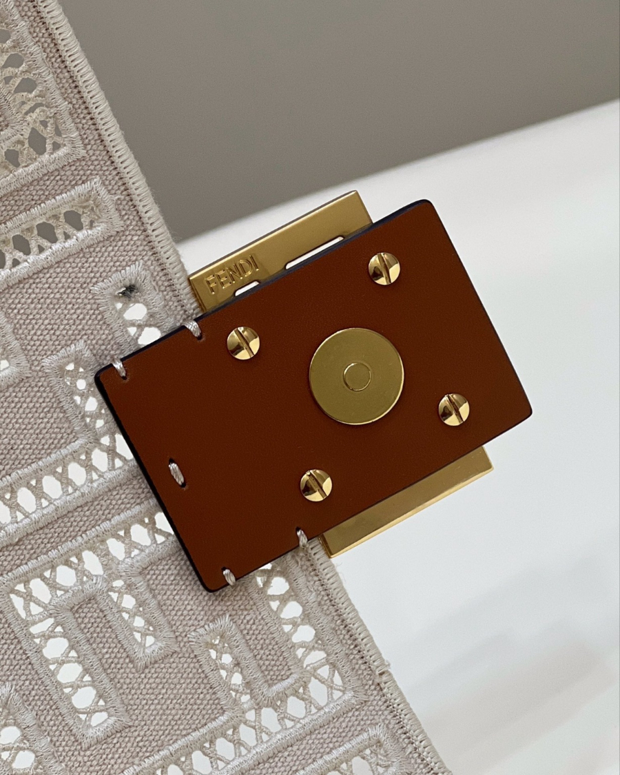 펜디 바게트백미디엄 베이지7.jpg