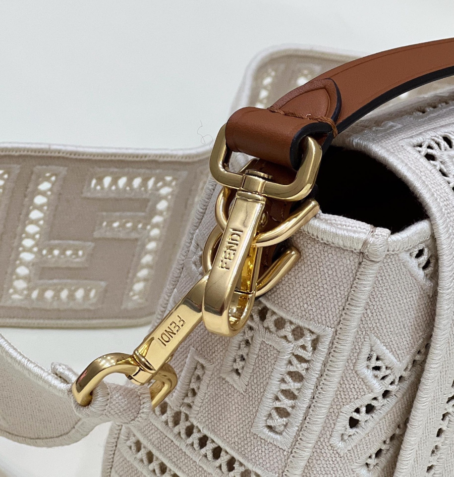 펜디 바게트백미디엄 베이지5.jpg