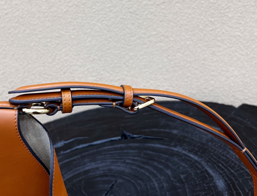 펜디 크로와상숄더백 브라운7.jpg