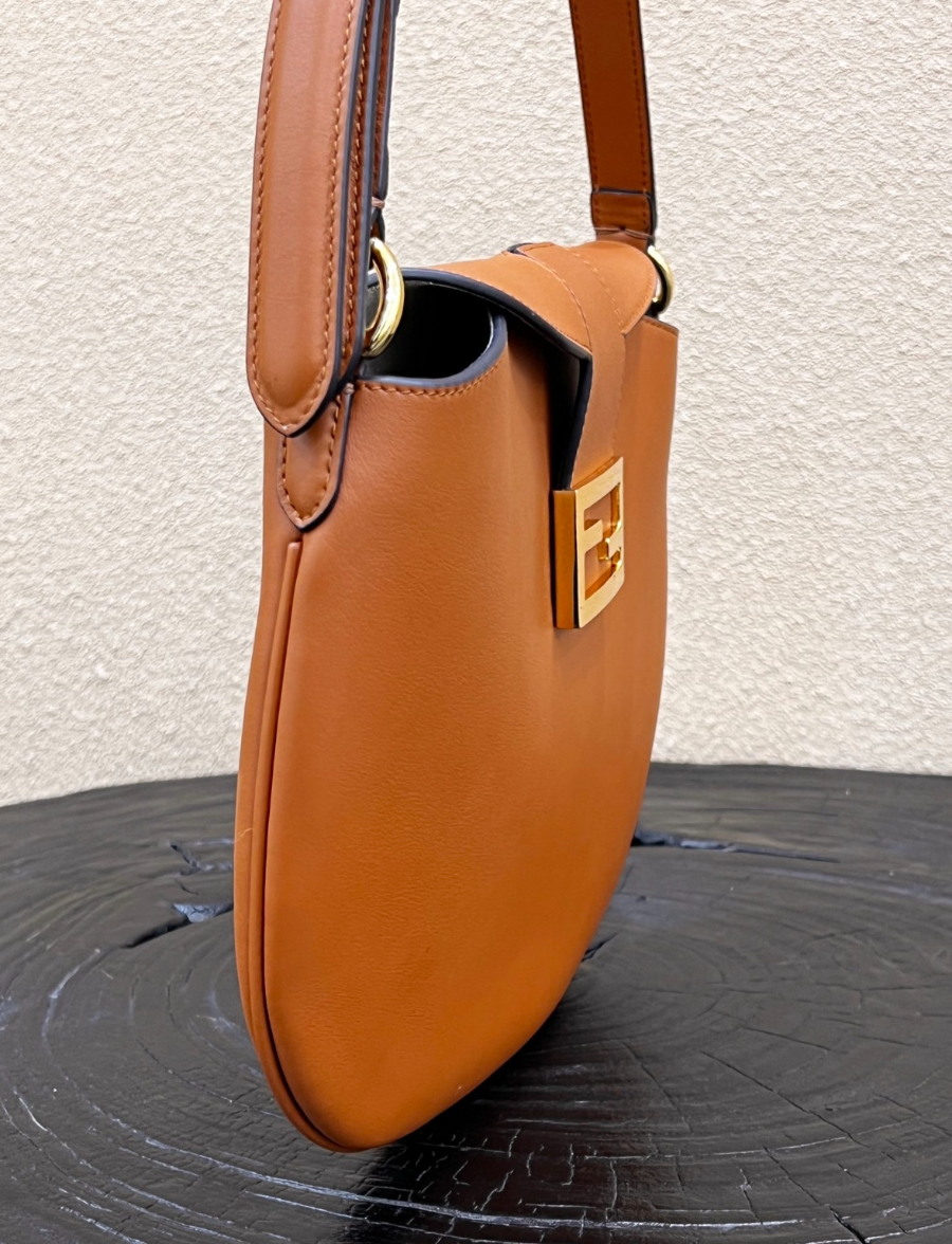 펜디 크로와상숄더백 브라운3.jpg