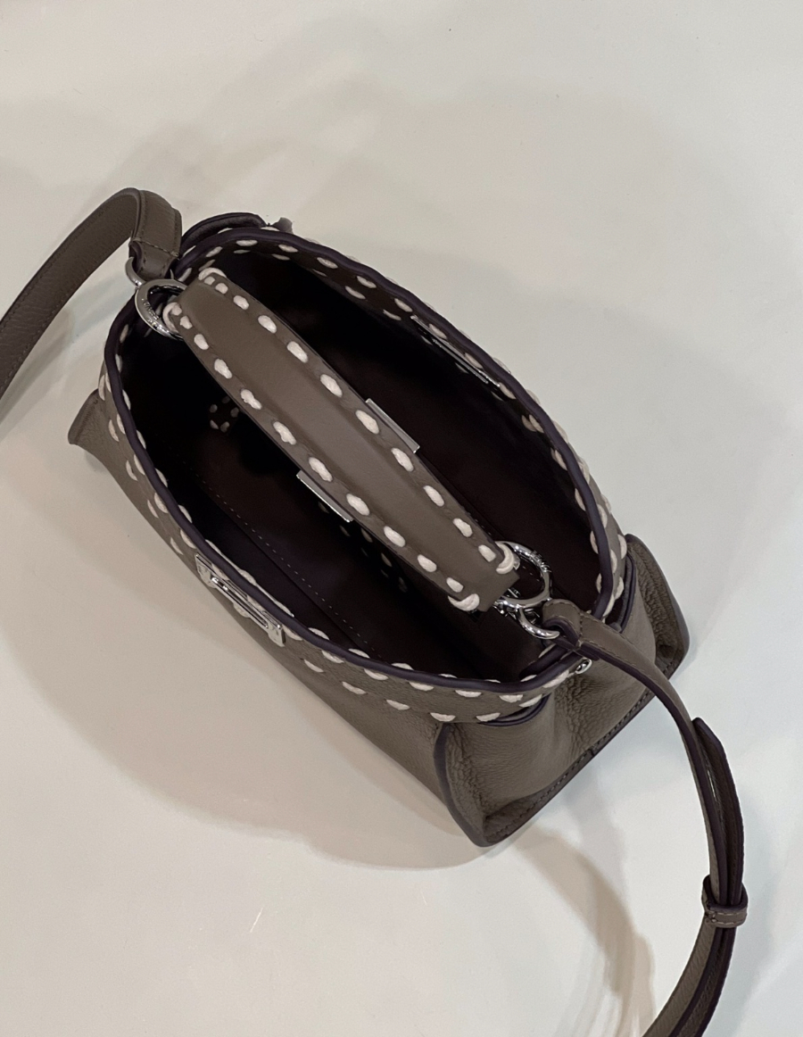 펜디 피카부아이코닉미니 다크브라운9.jpg