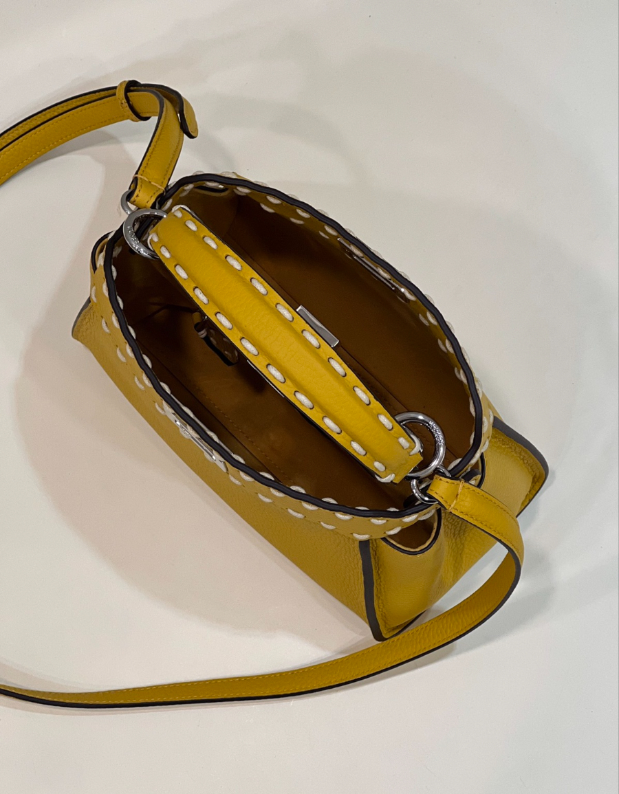 펜디 피카부아이코닉미니 옐로우9.jpg