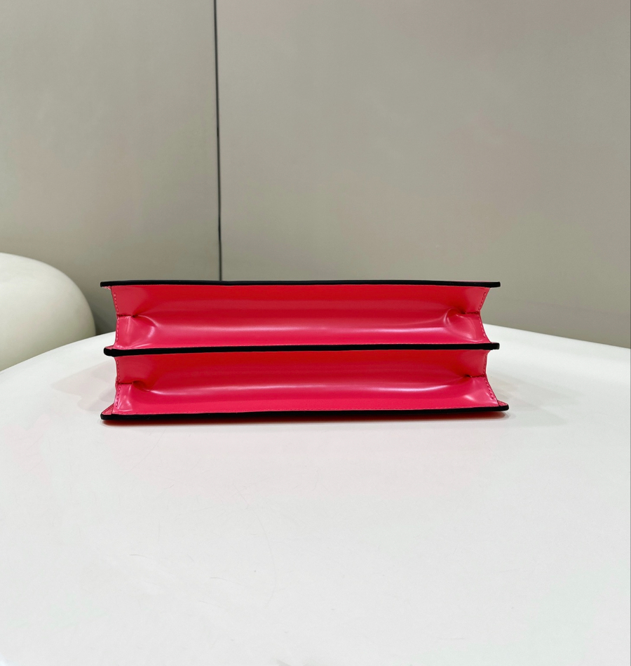 펜디 피카부컷 레드3.jpg