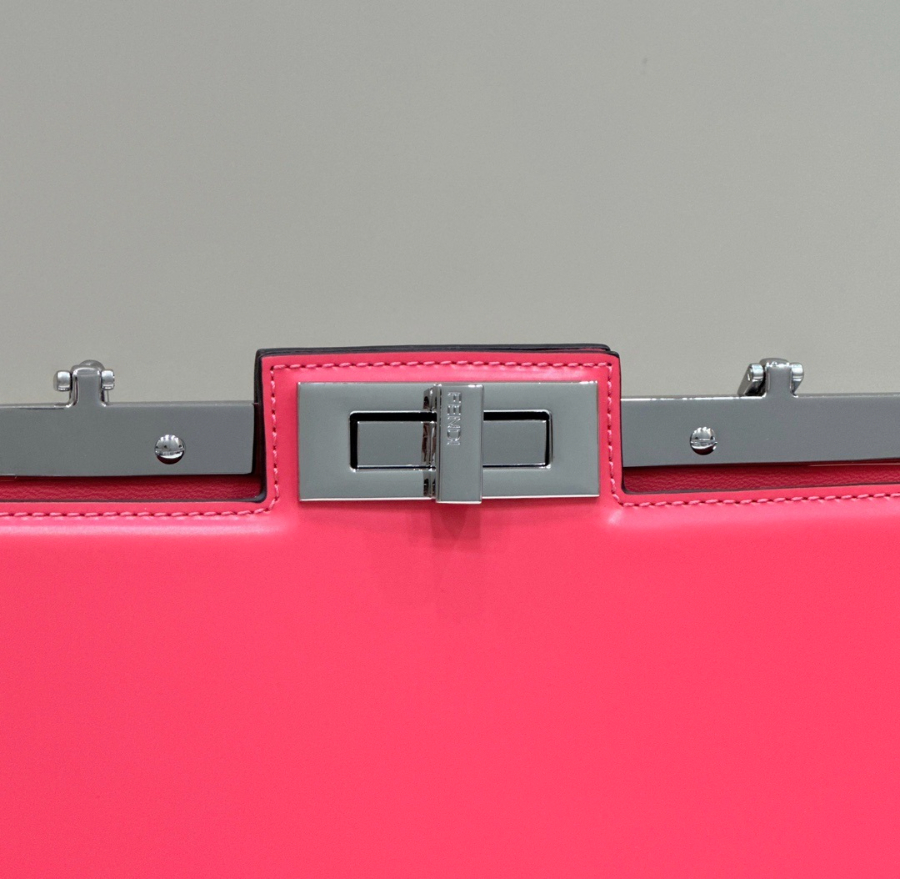 펜디 피카부컷 레드4.jpg