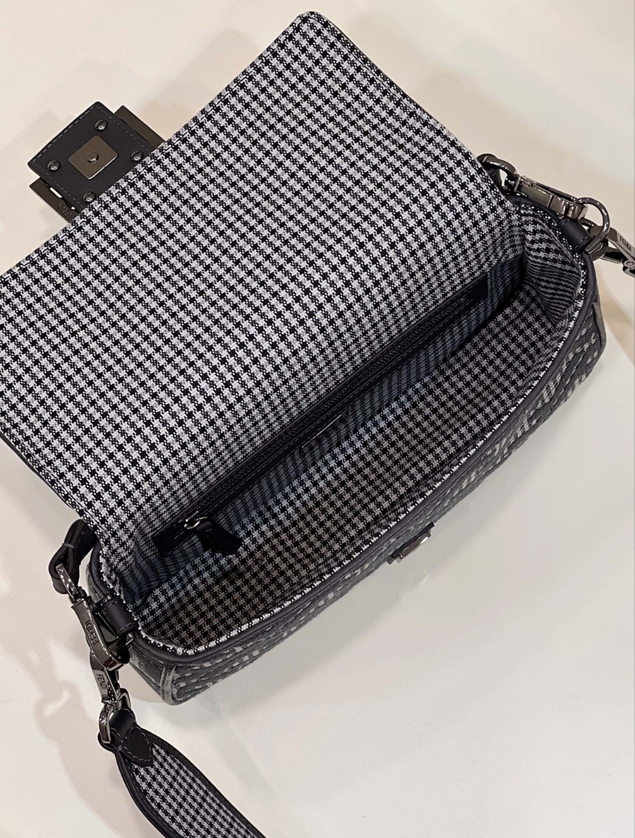 펜디 바게트백미디엄 블루9.jpg