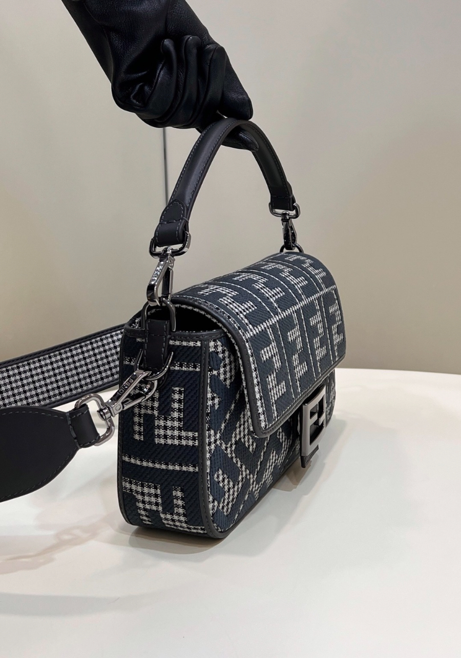 펜디 바게트백미디엄 블루3.jpg