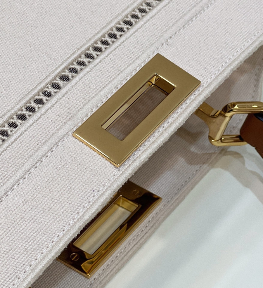 펜디 피카부아이씨유 아이보리6.jpg