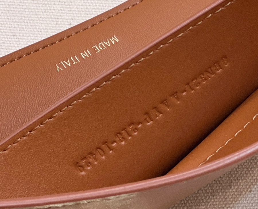 펜디 피카부아이씨유 아이보리8.jpg