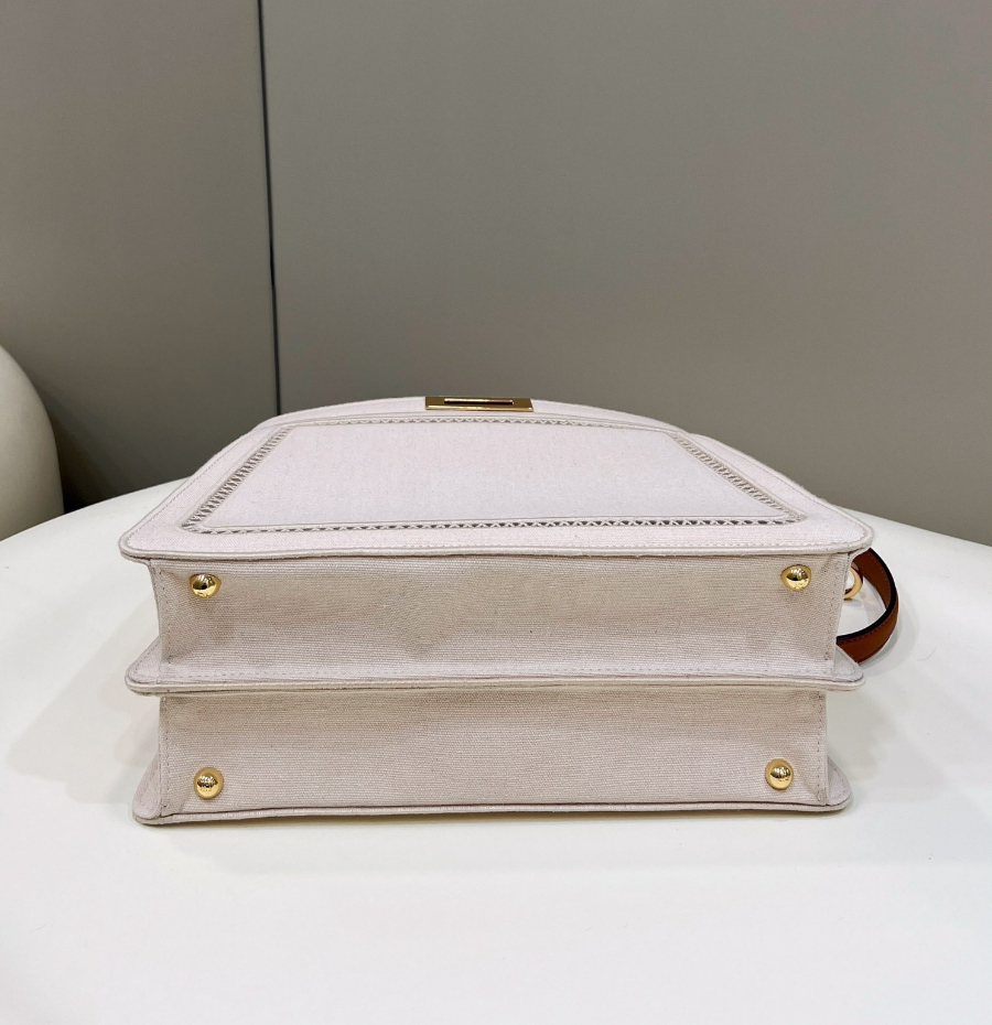 펜디 피카부아이씨유 아이보리5.jpg