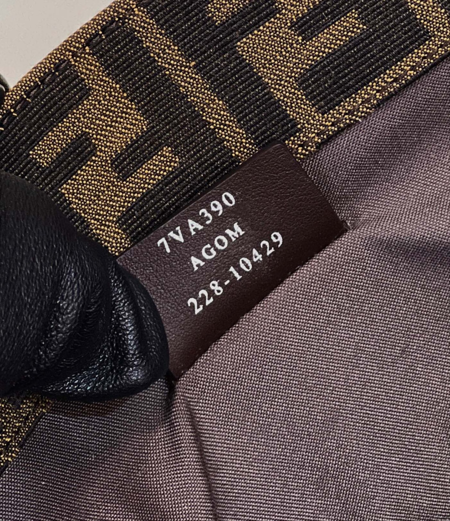 펜디 자카드쇼퍼백 다크브라운6.jpg