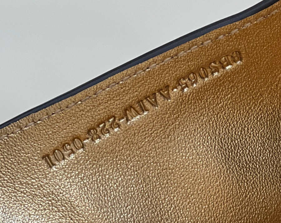 펜디 크로아상백 블랙7.jpg