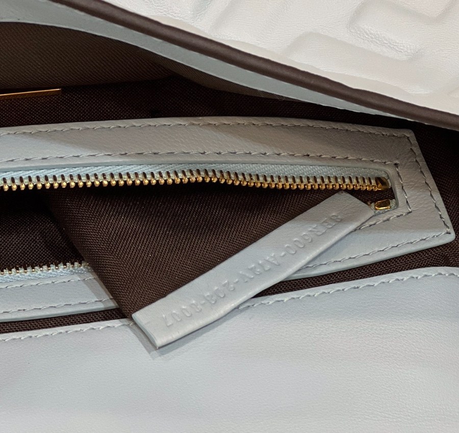 펜디 바게트백 라이트블루7.jpg