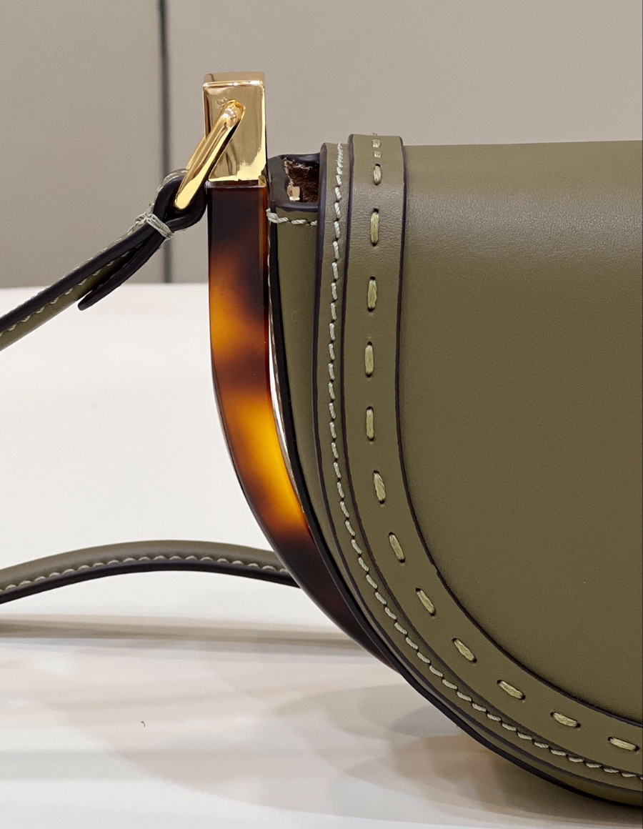 펜디 문라이트숄더백 카키7.jpg