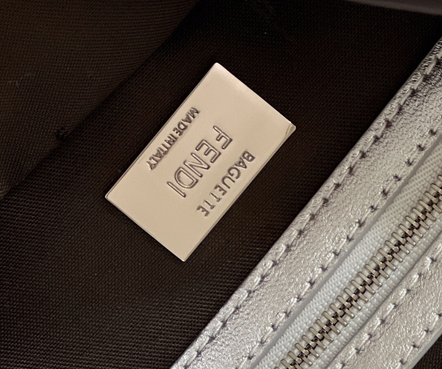 펜디 바게트백 실버7.jpg
