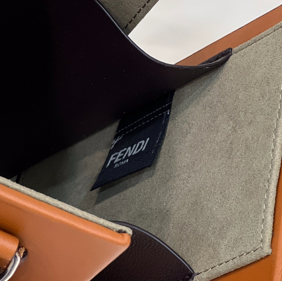 펜디 세로형박스가죽백 딥브라운7.jpg