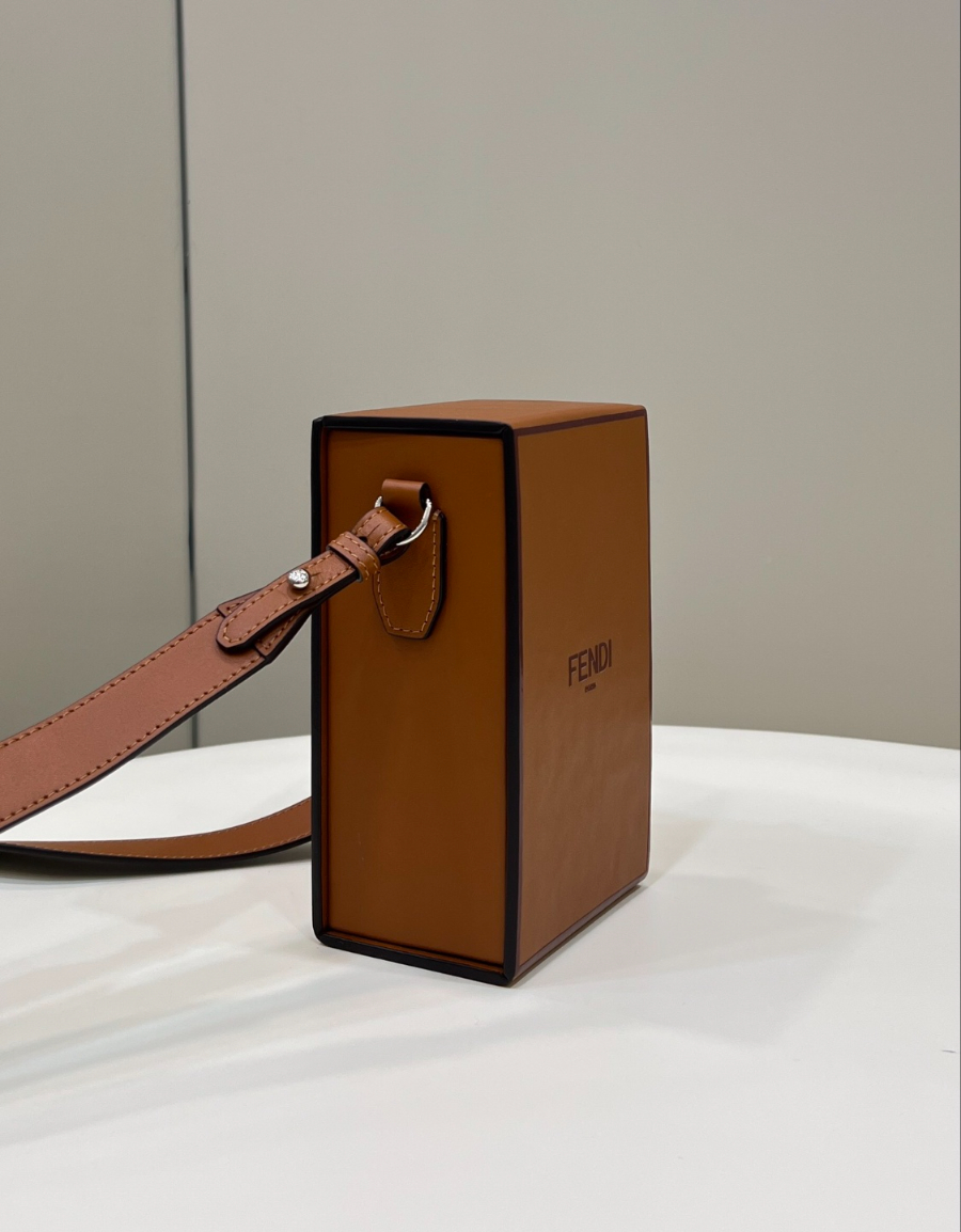 펜디 세로형박스가죽백 딥브라운3.jpg