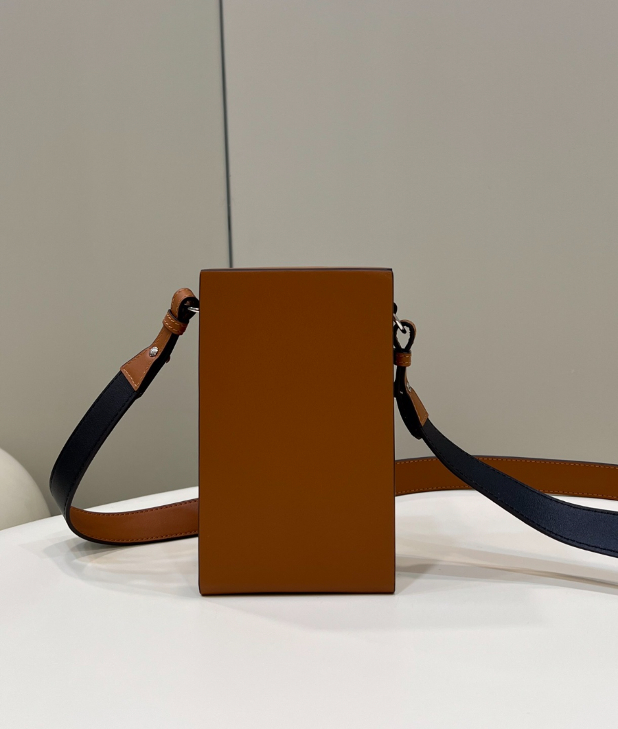 펜디 세로형박스가죽백 딥브라운2.jpg