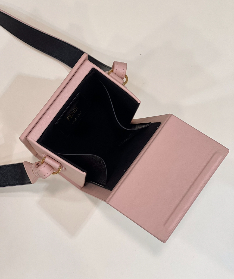 펜디 세로형박스가죽백 라이트핑크9.jpg
