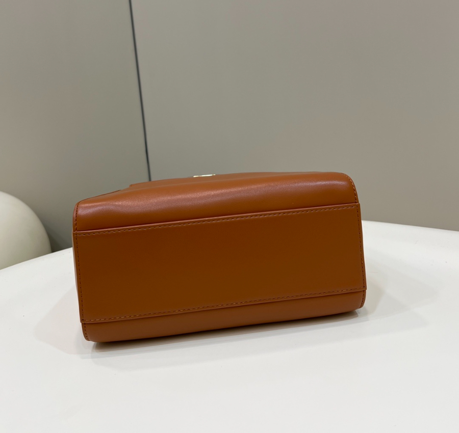 펜디 피카부아이코닉 브라운4.jpg