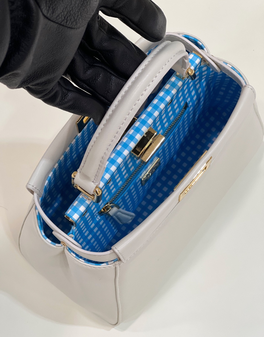 펜디 피카부아이코닉 아이스화이트9.jpg