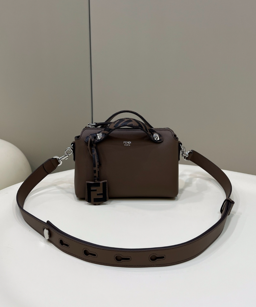 펜디 바이더웨이 다크브라운1.jpg