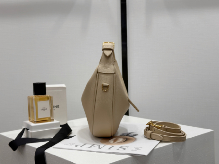 셀린느 틴 룰루 서플 그레인 카프스킨 120723 21245cm 다크 베이지06.jpg