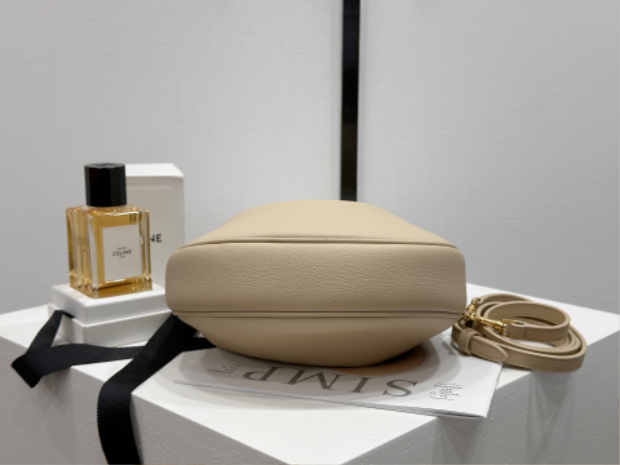 셀린느 틴 룰루 서플 그레인 카프스킨 120723 21245cm 다크 베이지07.jpg