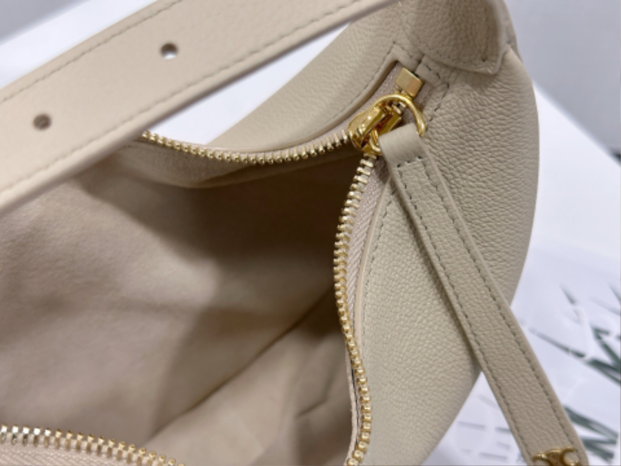 셀린느 틴 룰루 서플 그레인 카프스킨 120723 21245cm 다크 베이지10.jpg