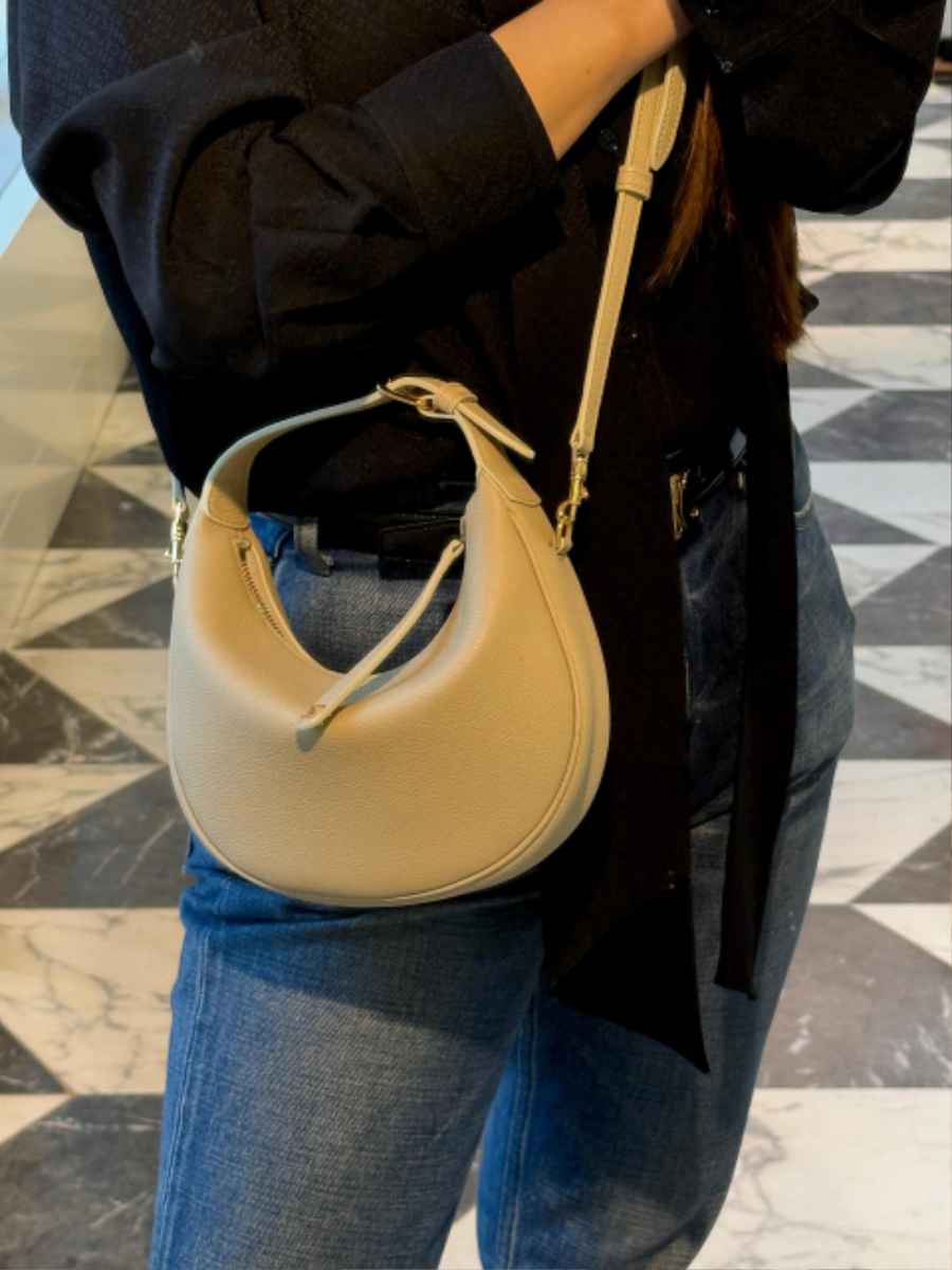 셀린느 틴 룰루 서플 그레인 카프스킨 120723 21245cm 다크 베이지01.jpg