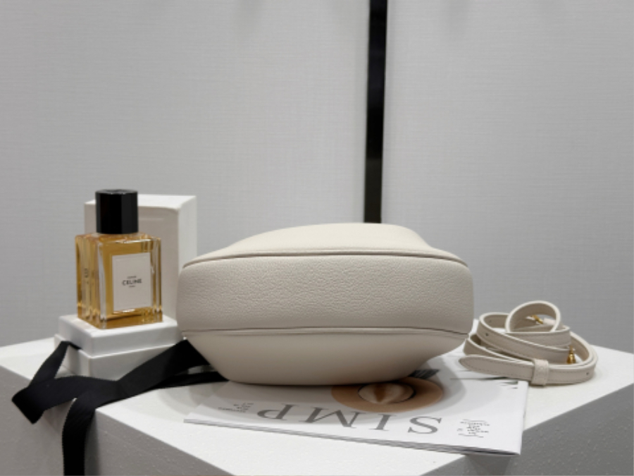 셀린느 틴 룰루 서플 그레인 카프스킨 120723 21245cm 아이보리07.jpg