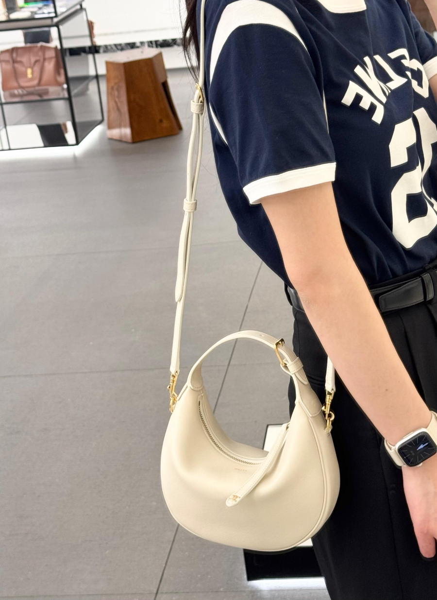 셀린느 틴 룰루 서플 그레인 카프스킨 120723 21245cm 아이보리01.jpg