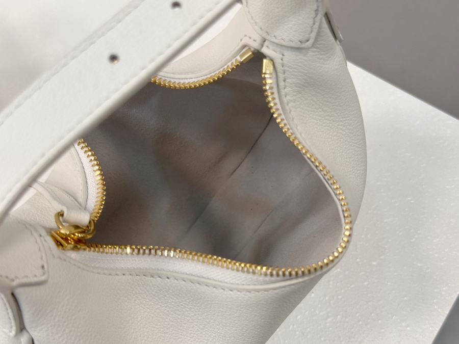 셀린느 틴 룰루 서플 그레인 카프스킨 120723 21245cm 화이트09.jpg