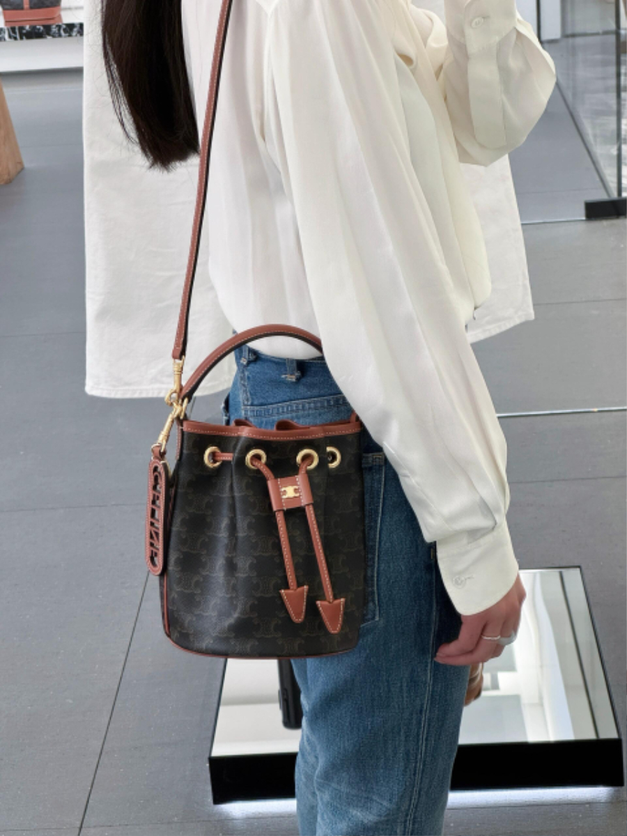 셀린느 틴 클라라 백 - 트리옹프 캔버스 카프스킨 121672 161916cm01.jpg