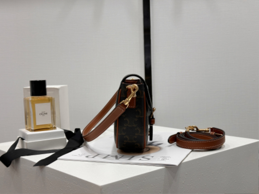 셀린느 폴코 숄더백 트리옹프 캔버스 카프스킨 122652 20145cm06.jpg