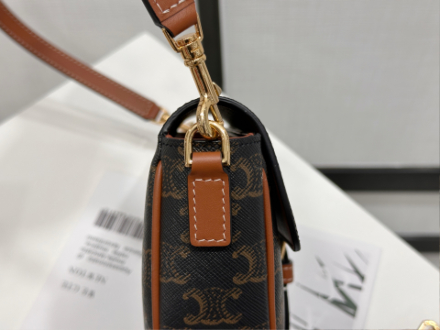 셀린느 폴코 숄더백 트리옹프 캔버스 카프스킨 122652 20145cm09.jpg