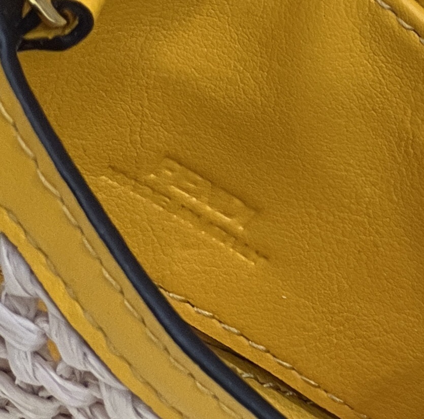 펜디 나노바게트참 옐로우7.jpg