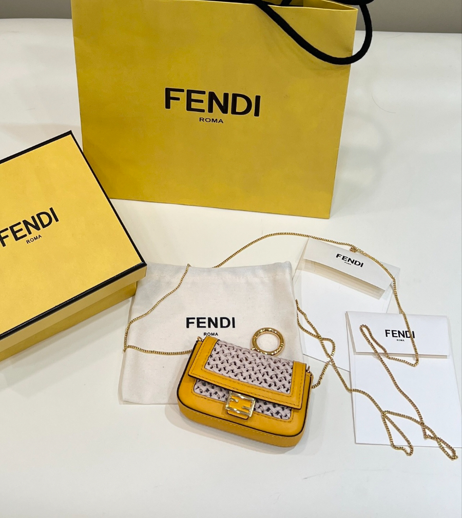 펜디 나노바게트참 옐로우1.jpg