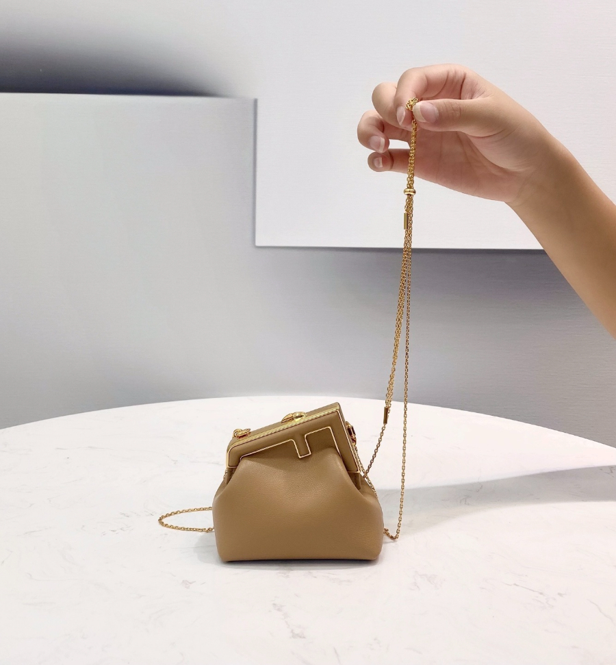 펜디 나노퍼스트백 라이트브라운2.jpg