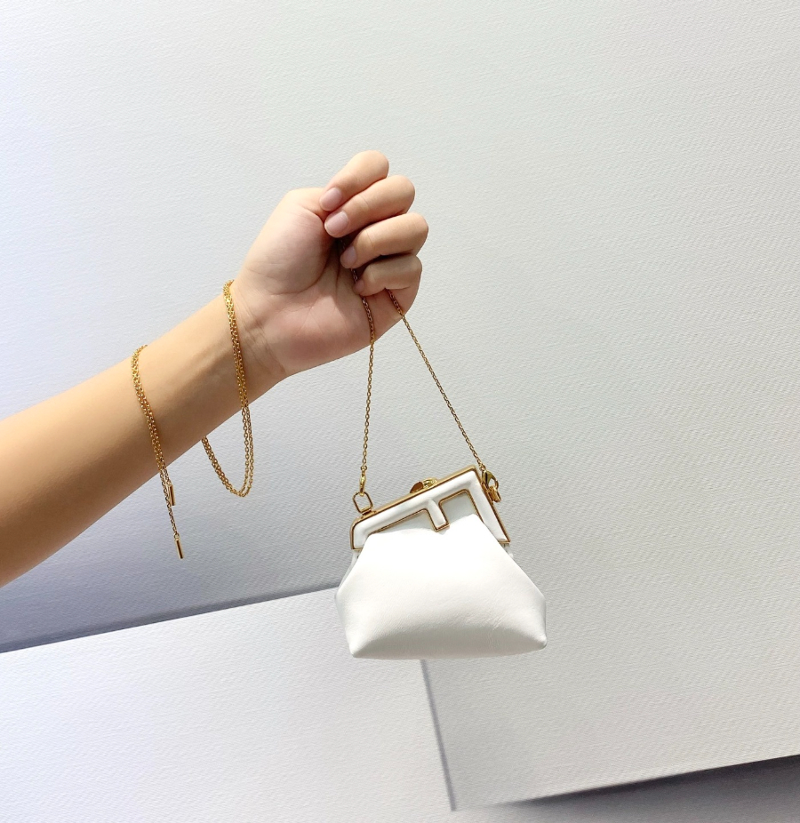 펜디 나노퍼스트백 화이트1.jpg