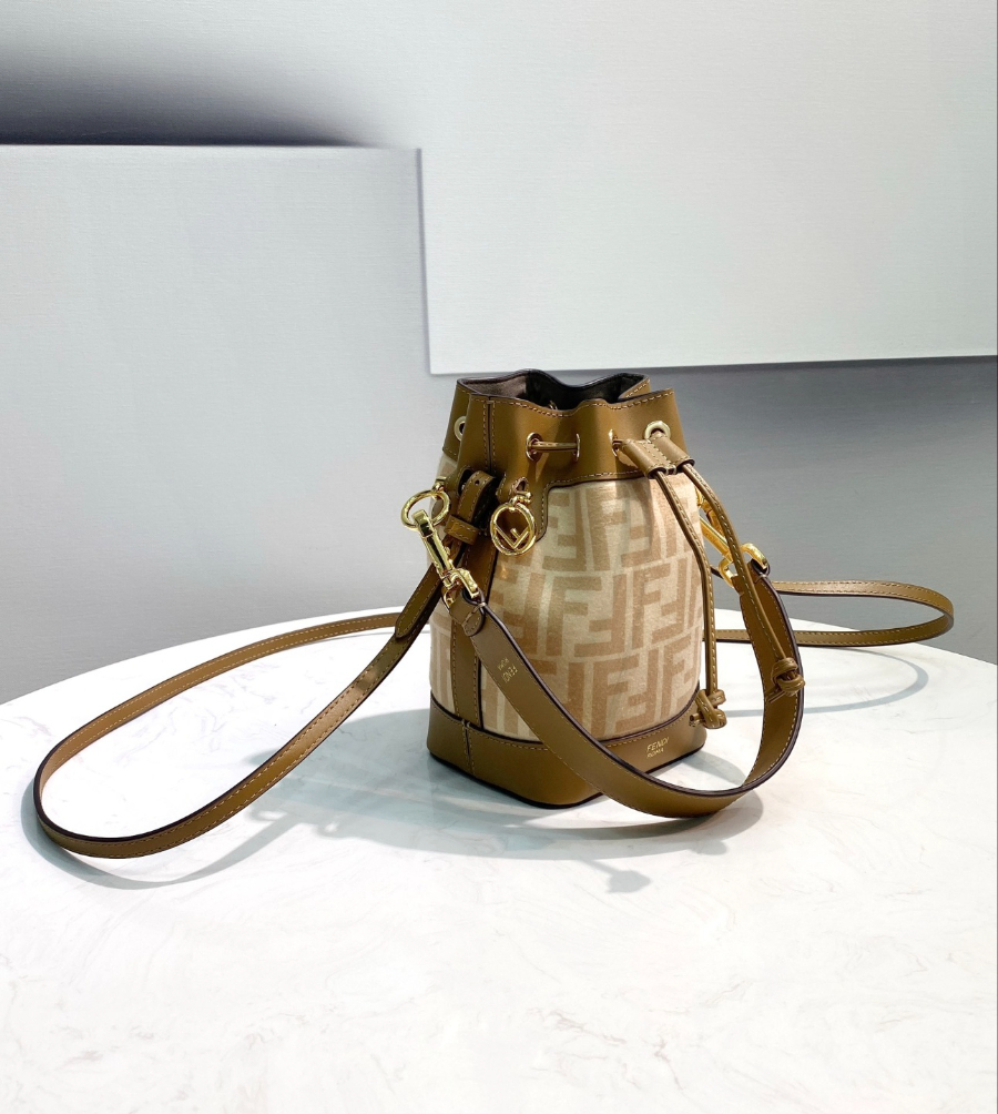 펜디 몬트레조미니버킷백 브라운2.jpg