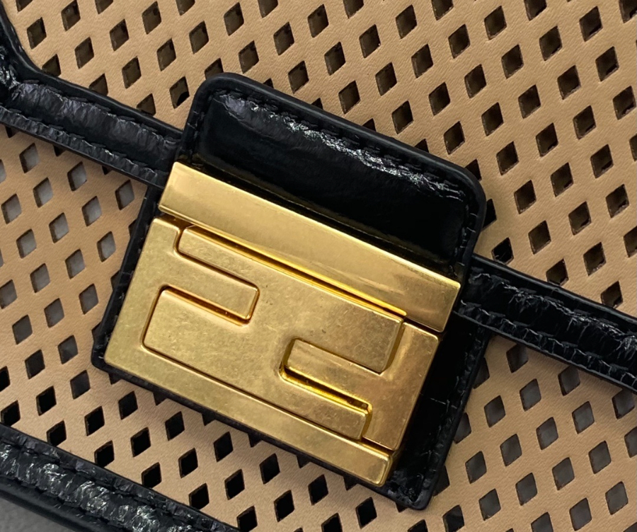 펜디 칸유체인숄더백 다크브라운블랙5.jpg