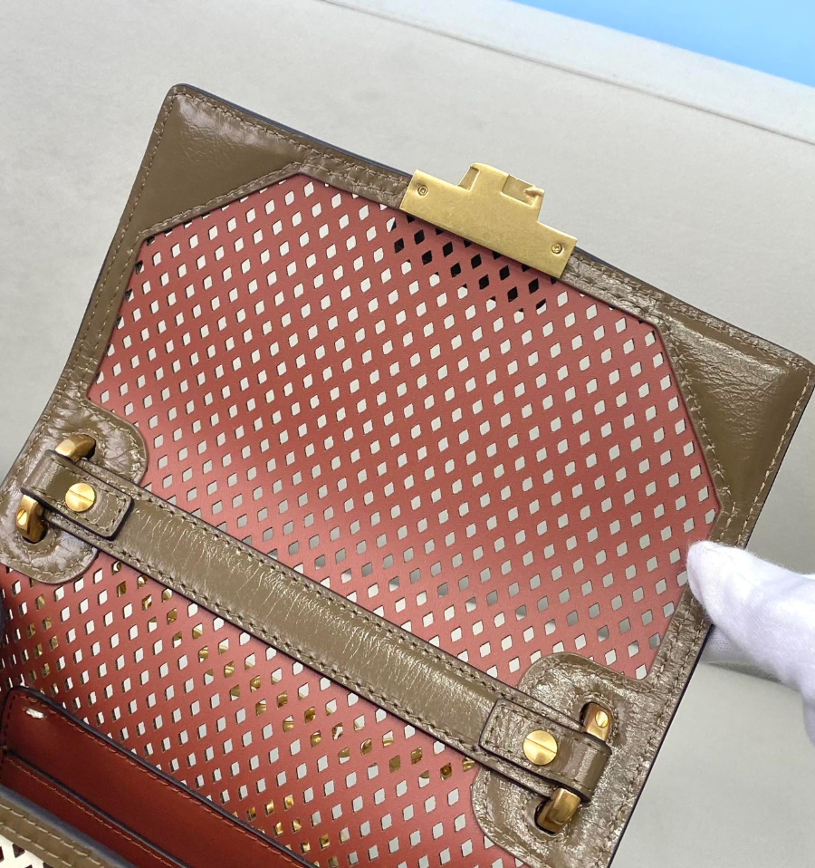 펜디 칸유체인숄더백 다크브라운화이트6.jpg