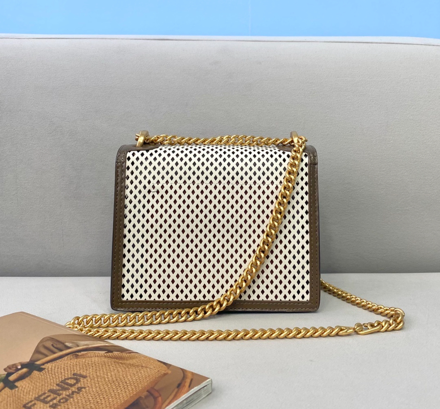 펜디 칸유체인숄더백 다크브라운화이트2.jpg