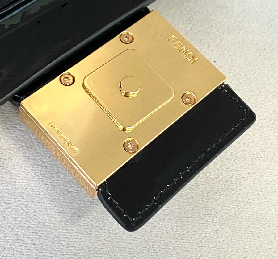 펜디 트렁크바게트백 블랙골드7.jpg