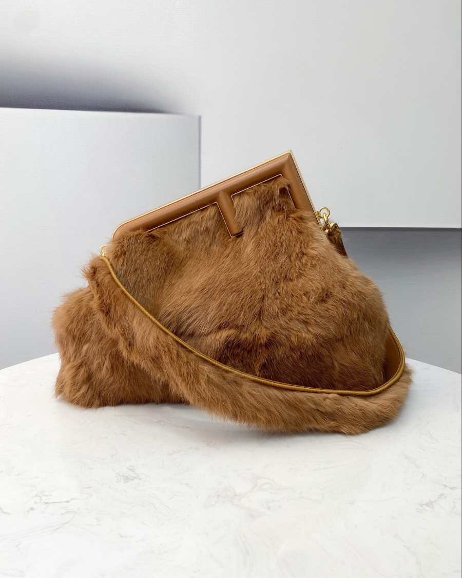 펜디 퍼스트백 미디엄 브라운1.jpg