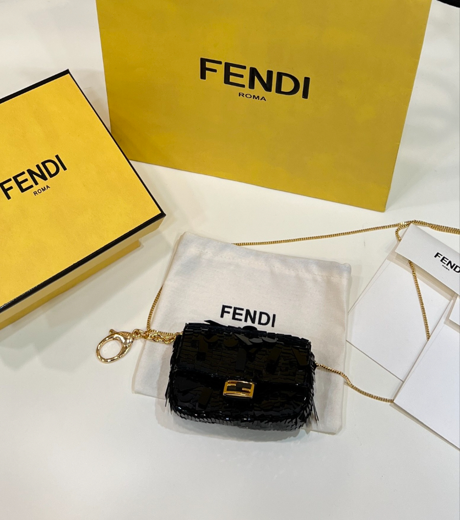 펜디 나노바게트백 블랙1.jpg